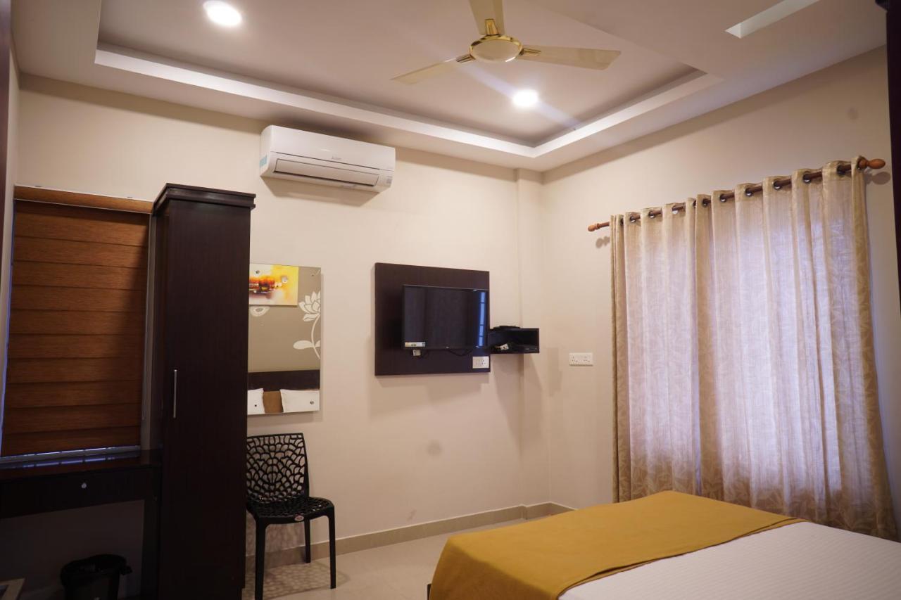 Metro Residency Hotel Kochi Екстериор снимка