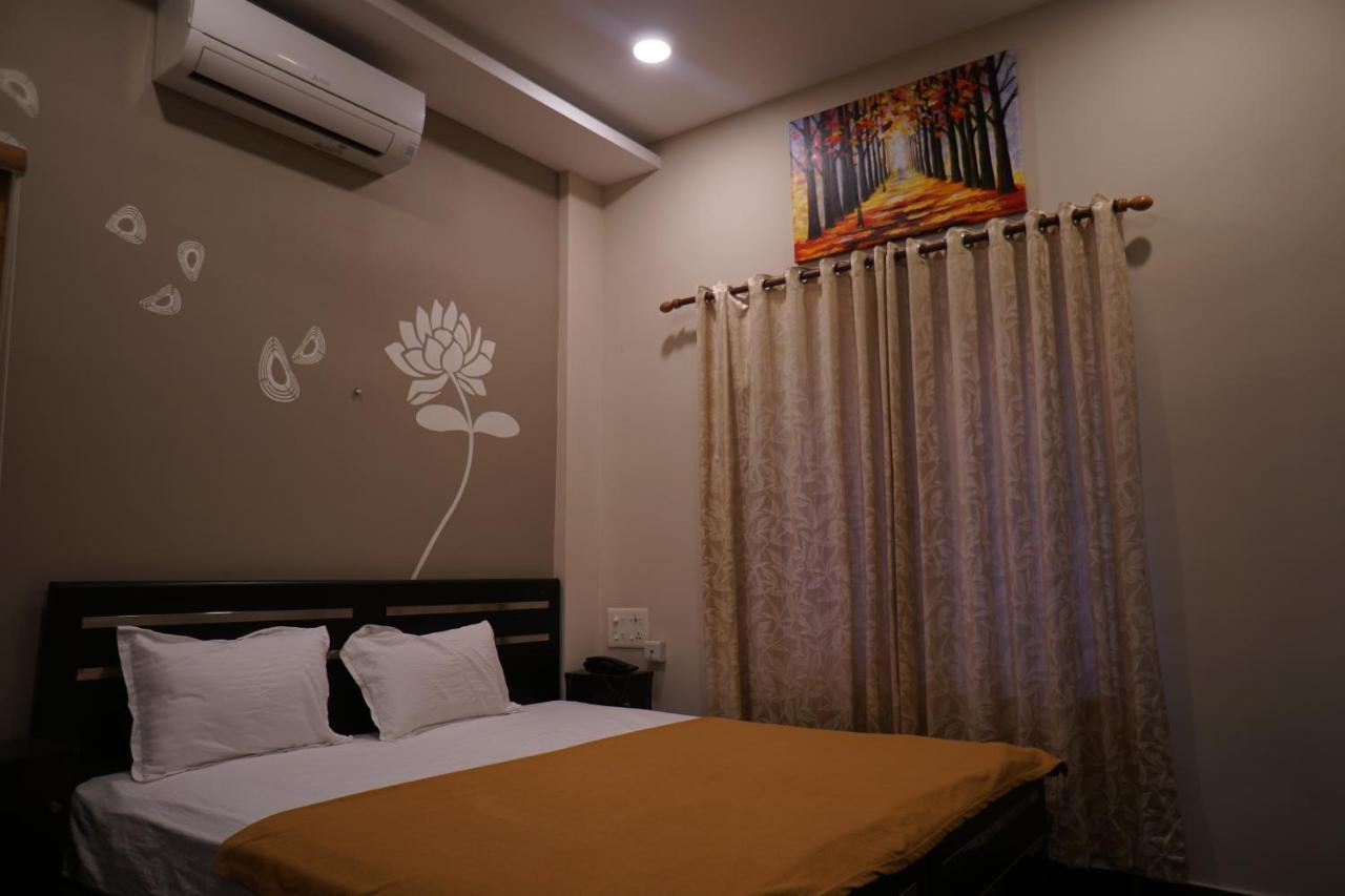 Metro Residency Hotel Kochi Екстериор снимка