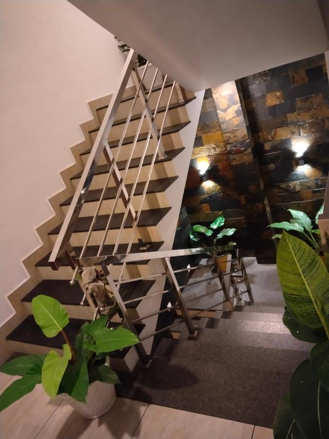 Metro Residency Hotel Kochi Екстериор снимка