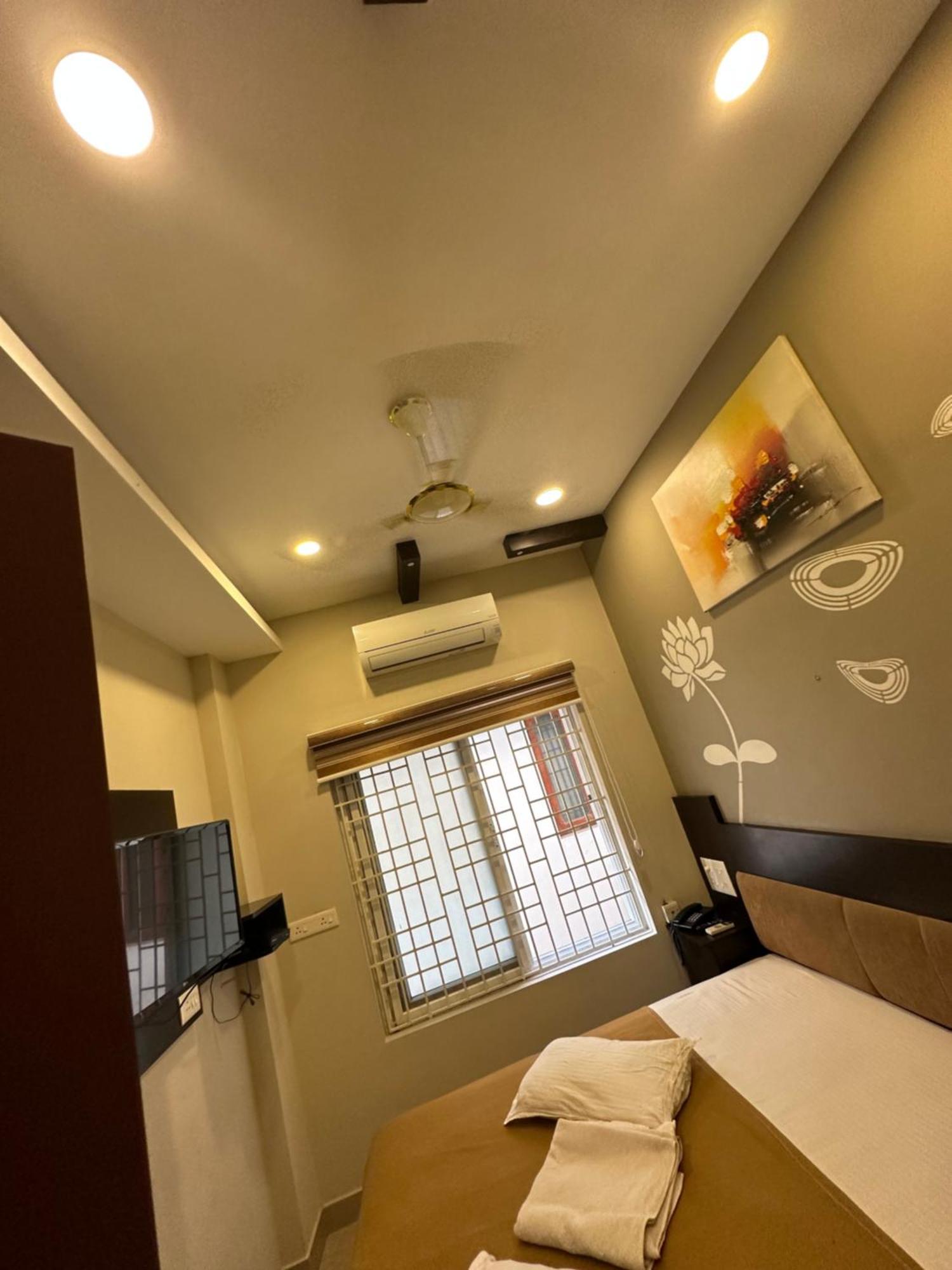 Metro Residency Hotel Kochi Екстериор снимка