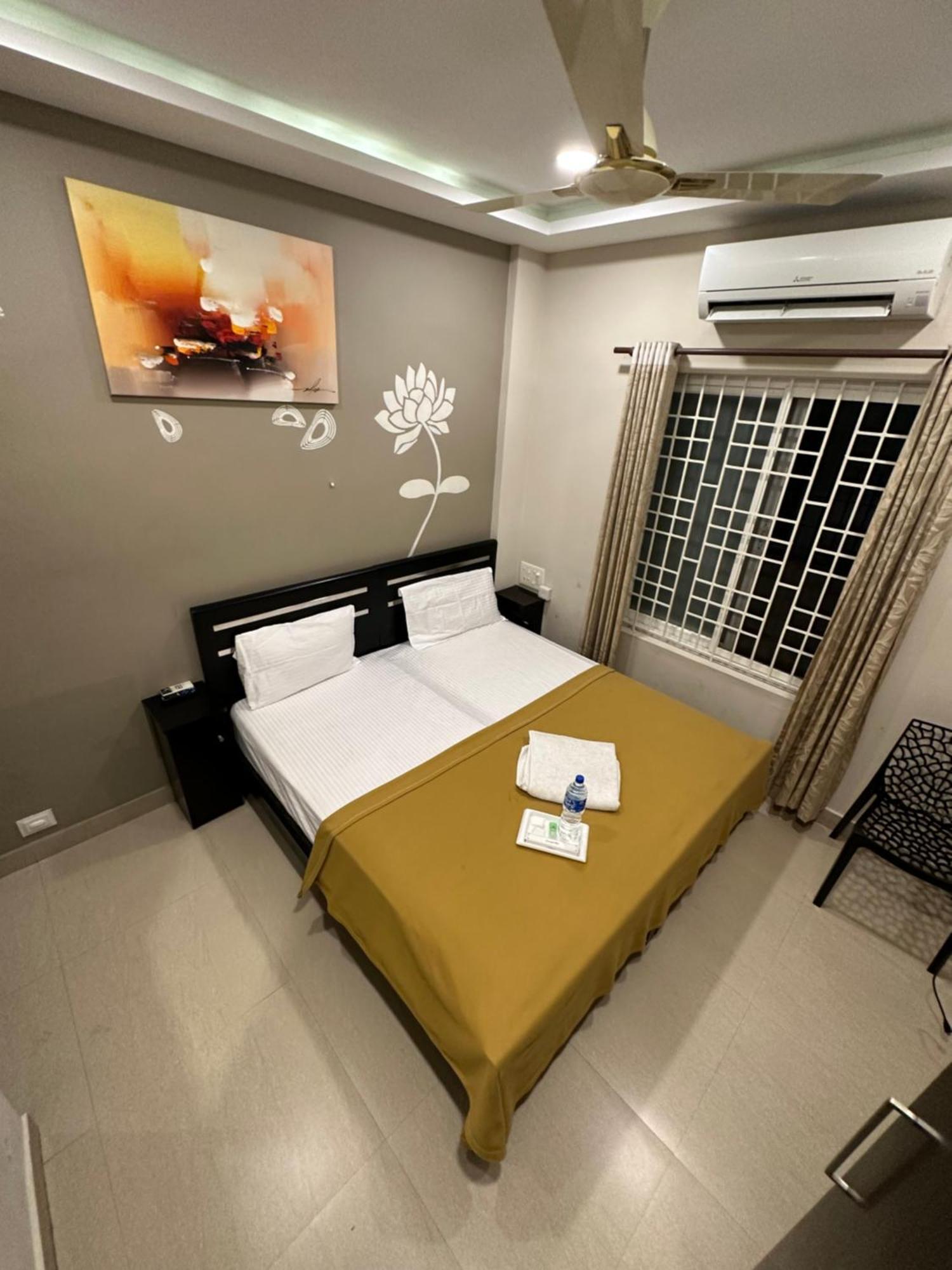 Metro Residency Hotel Kochi Екстериор снимка