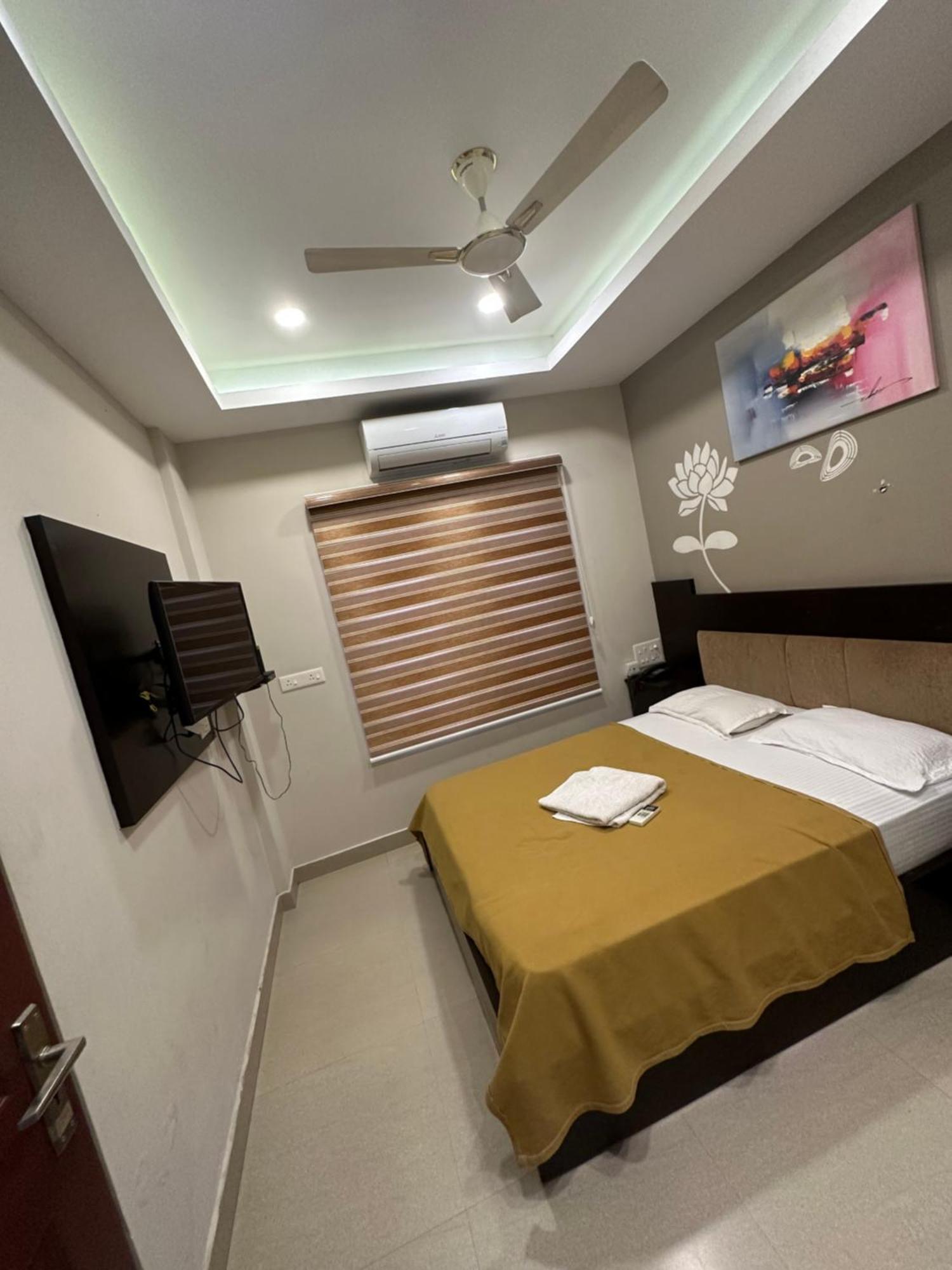Metro Residency Hotel Kochi Екстериор снимка