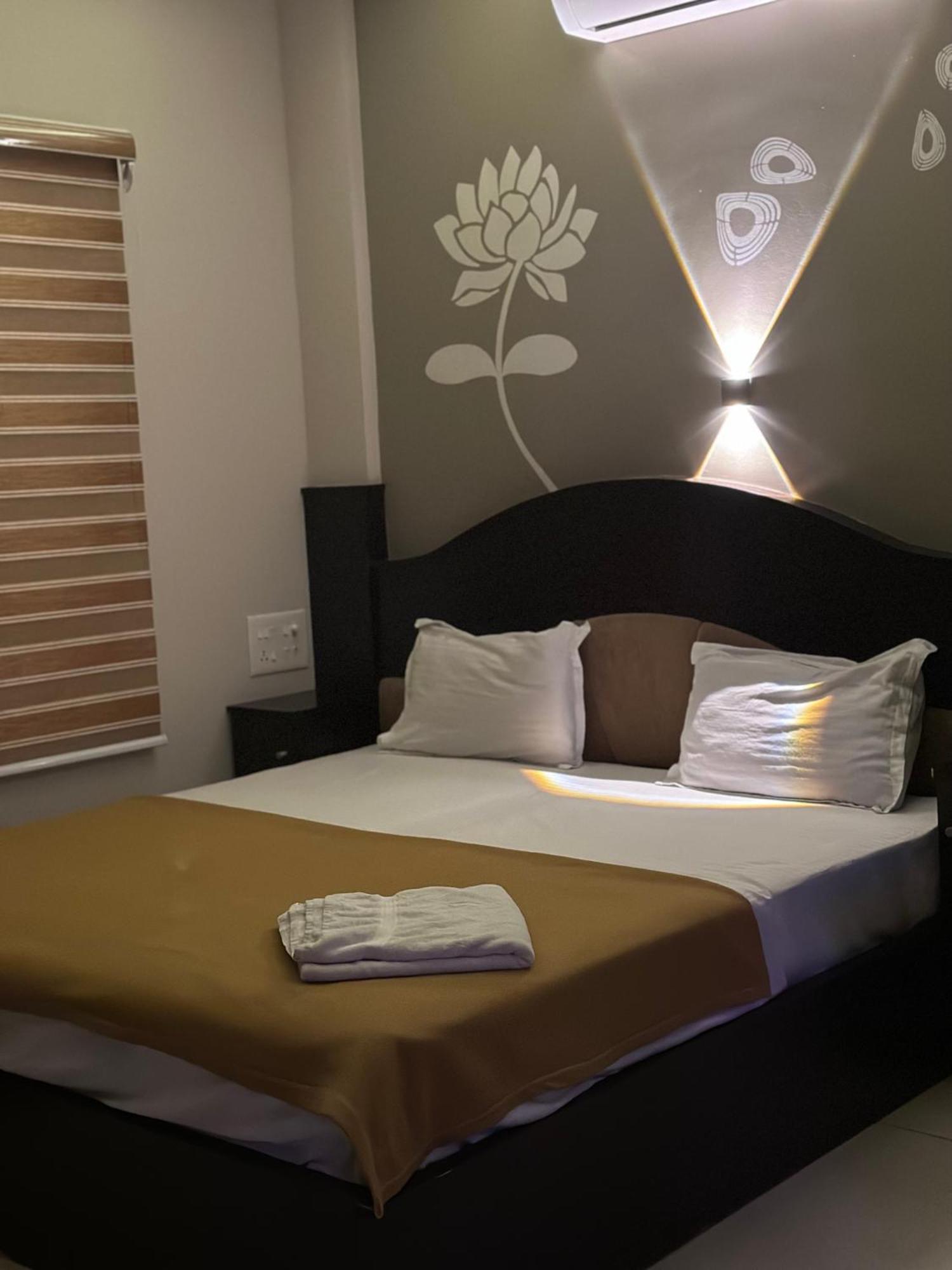 Metro Residency Hotel Kochi Екстериор снимка