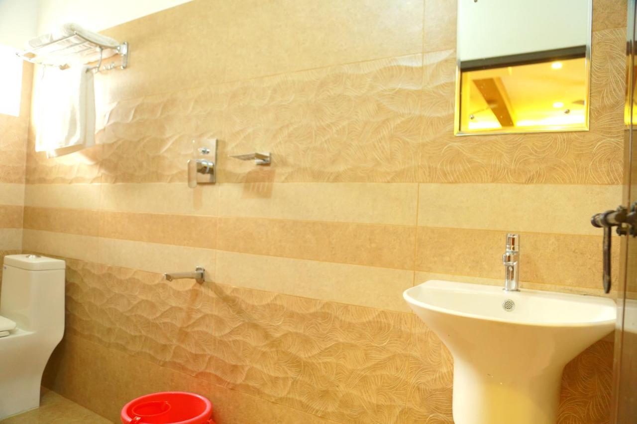 Metro Residency Hotel Kochi Екстериор снимка