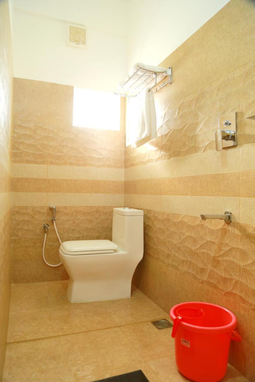 Metro Residency Hotel Kochi Екстериор снимка