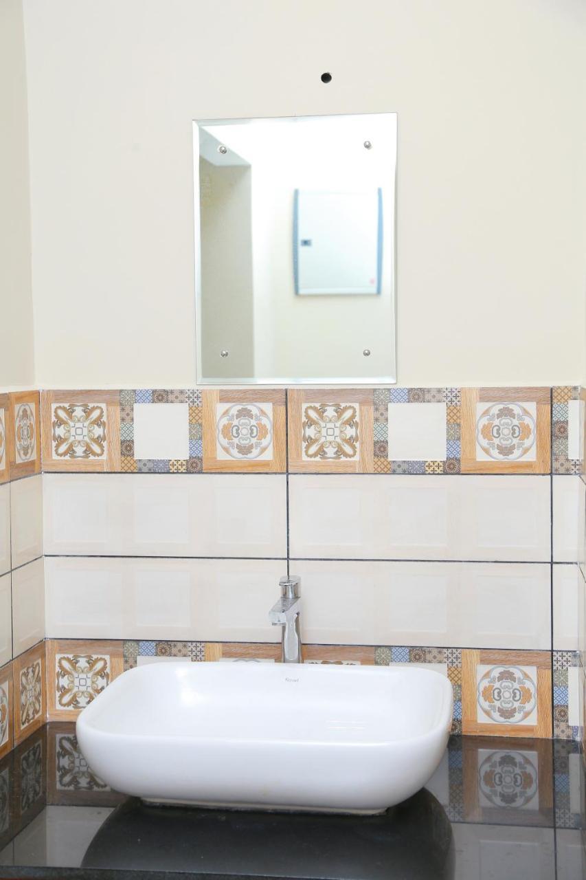 Metro Residency Hotel Kochi Екстериор снимка