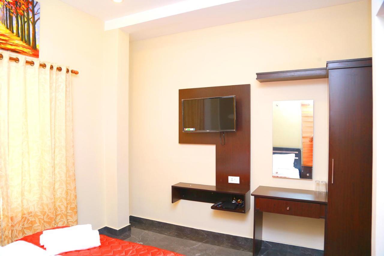 Metro Residency Hotel Kochi Екстериор снимка
