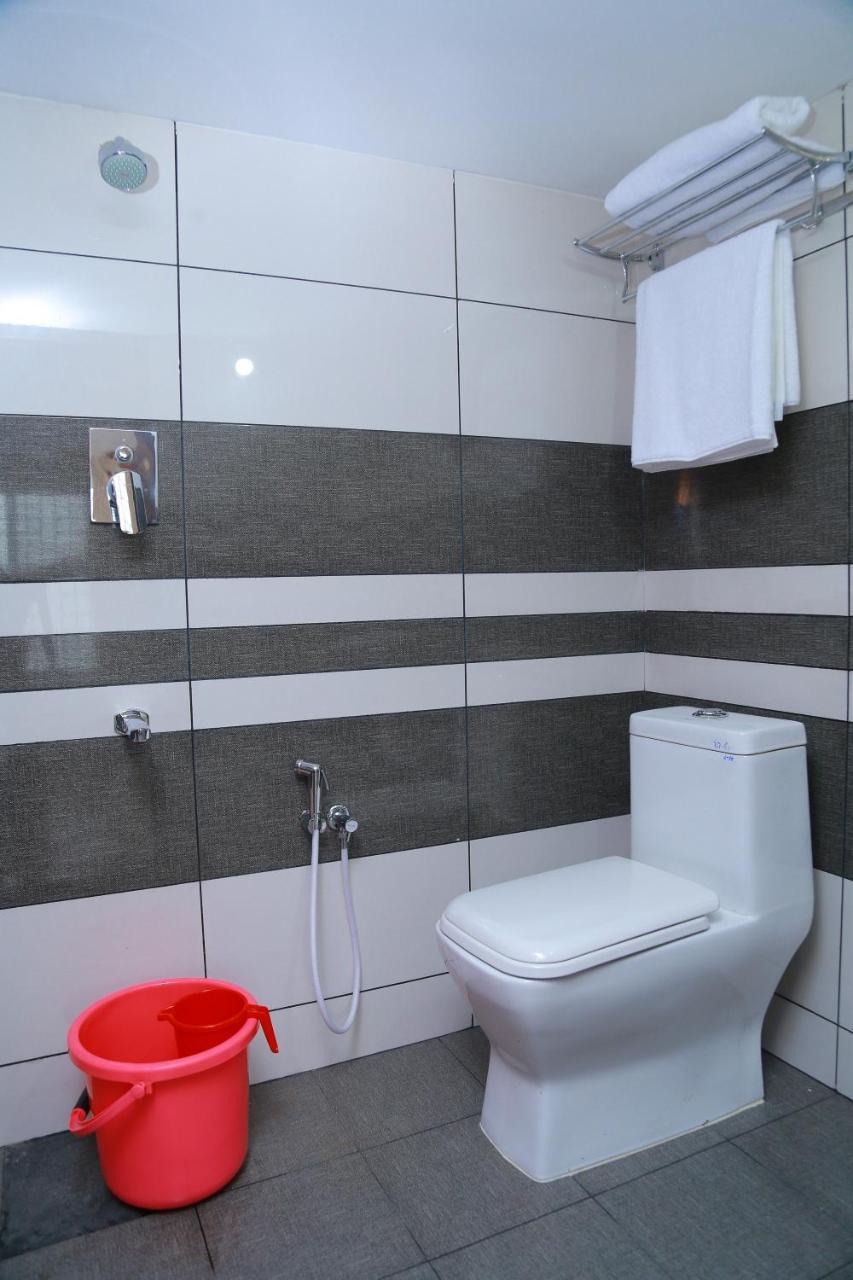Metro Residency Hotel Kochi Екстериор снимка
