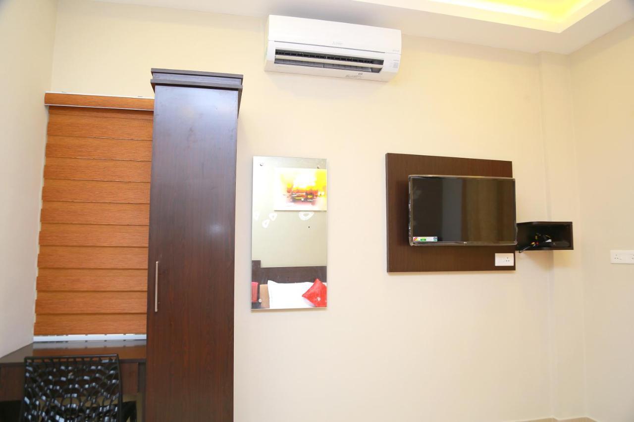 Metro Residency Hotel Kochi Екстериор снимка