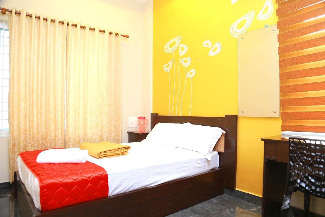 Metro Residency Hotel Kochi Екстериор снимка