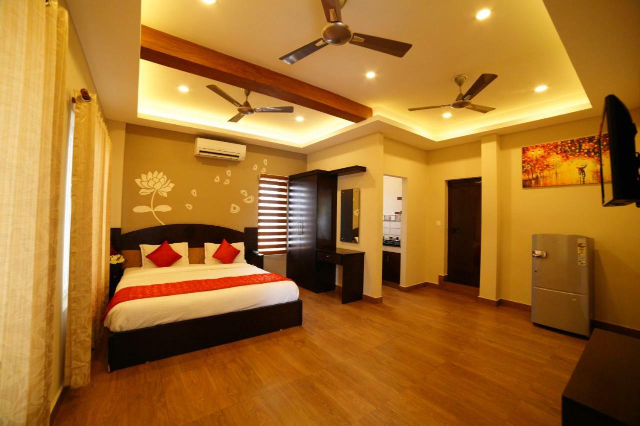 Metro Residency Hotel Kochi Екстериор снимка